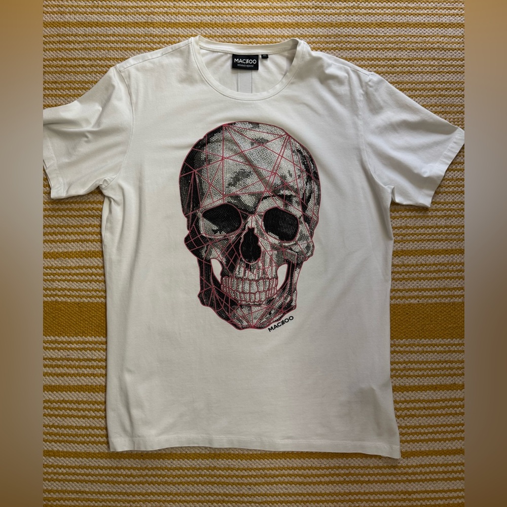 Macoo White Skull Graphic Tee
